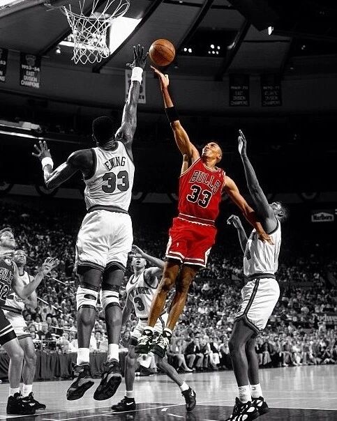 Scottie Pippen & Patrick Ewing Photo Chicago Bulls Basketball Ny Knicks