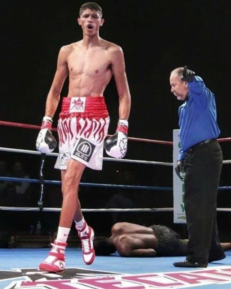 Sebastian Fundora Keychain Boxing Picture Ring Action