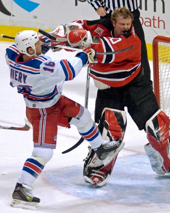 Steve Avery Martin Brodeur Fight Hockey Ny Rangers Devils Nhl 300 PCS Jigsaw