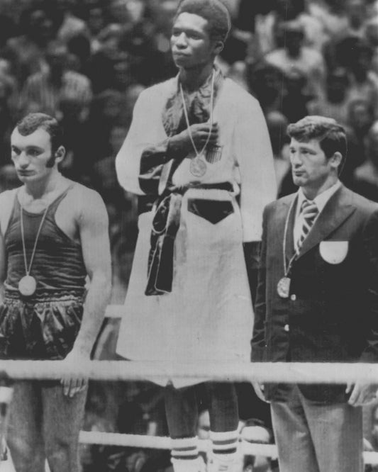 Sugar Ray Seales Magnet Boxing Picture Gold Medal Stand