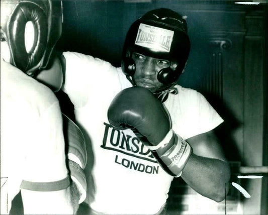 Sugar Ray Seales Keychain Boxing Picture Sparring