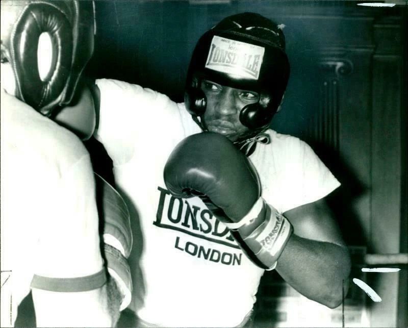 Sugar Ray Seales Magnet Boxing Picture Sparring