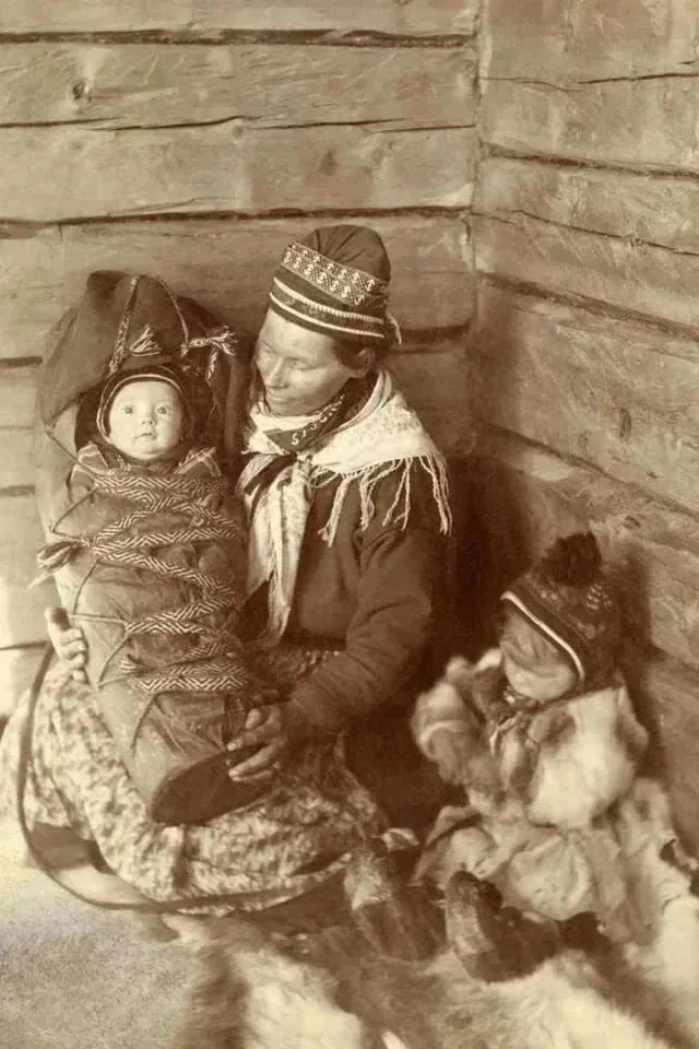 Sami Woman & Her Baby And Child Finland 1917 Historic 300 Piece Jigsaw Puzzle
