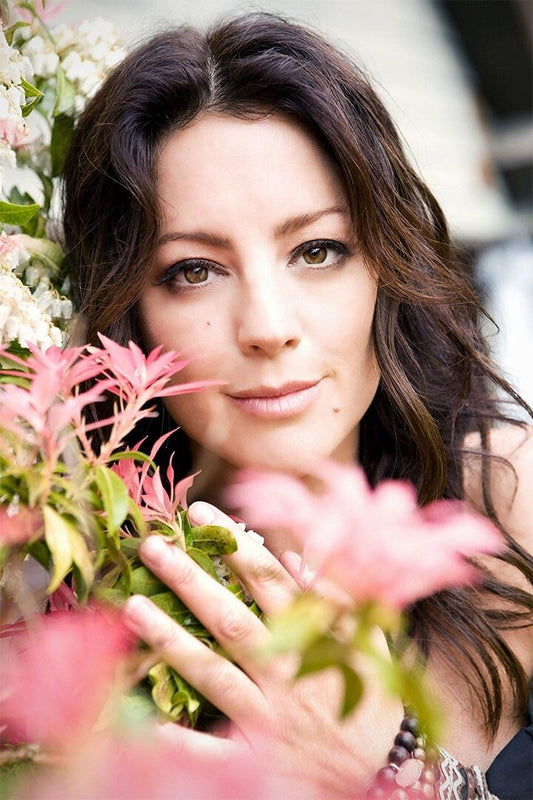 Sarah Mclachlan With The Flowers Musician Artist Wall Home Decor Jigsaw Puzzle