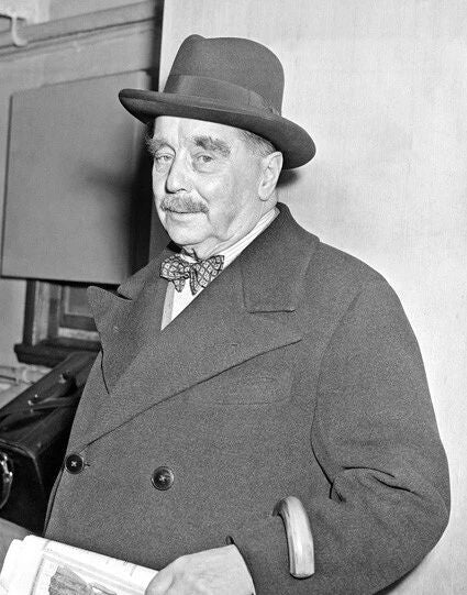 Science Fiction Writer H. G 1. Wells Glossy Photo Novel Author Print