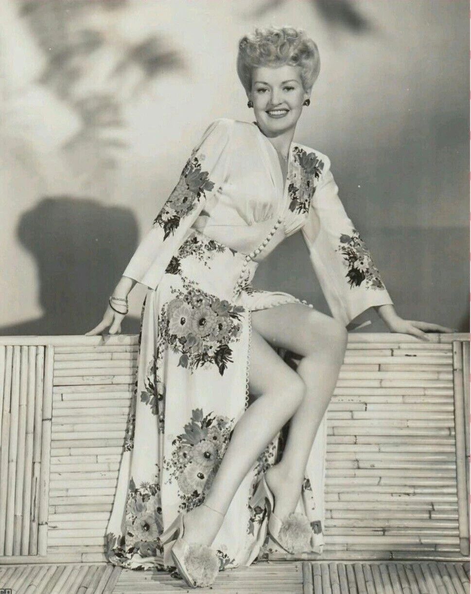 Sexy Actress Betty Grable Retro Pin Up Keychain Picture Keychain Print