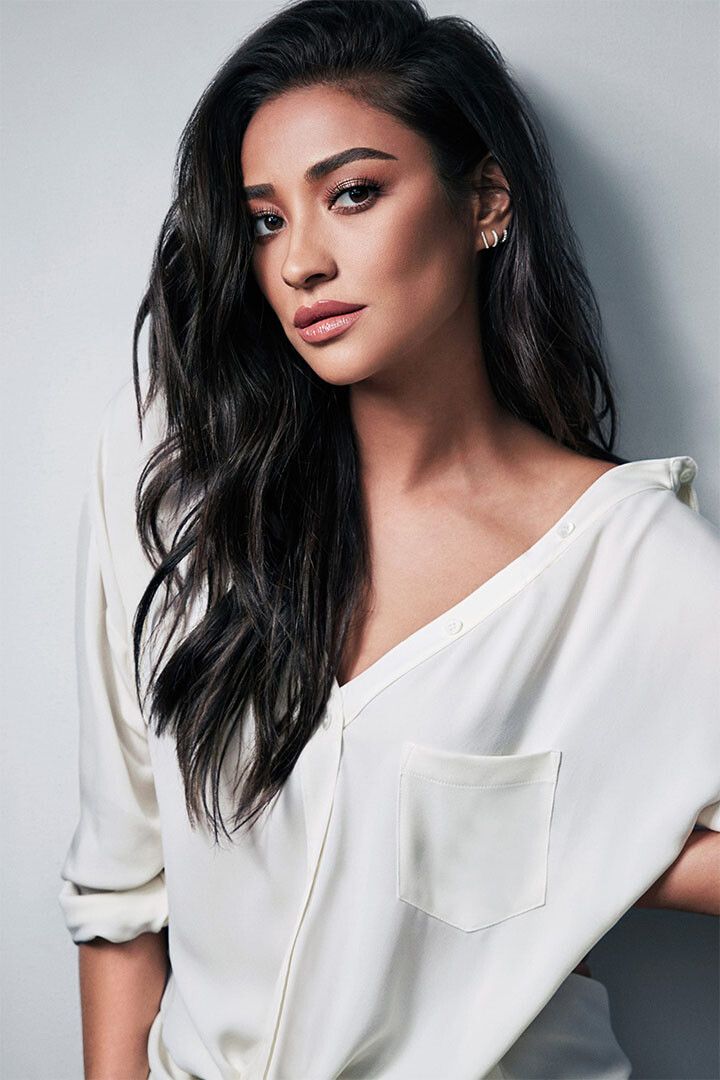 Shay Mitchell Canadian Artist And Model Jigsaw Puzzle