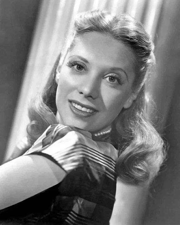 Singer And Actress Dinah Shore Glossy 8X10 Photo Print Celebrity Portrait Poster