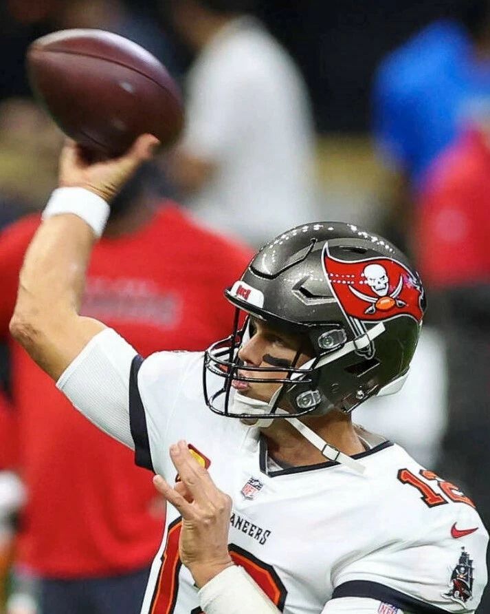 Tom Brady Magnet Tampa Bay Buccaneers Bucs Picture Football Releasing Pass