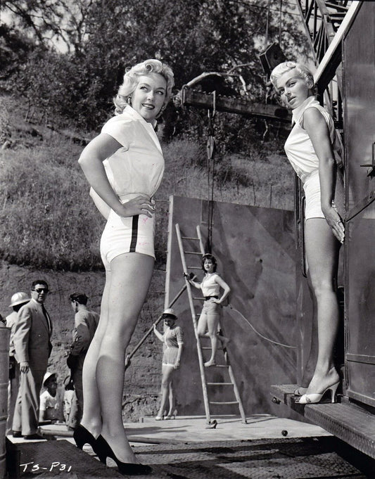 Tv & Movie Actress Leigh Snowden Pin Up Publicity Picture Keychain Print