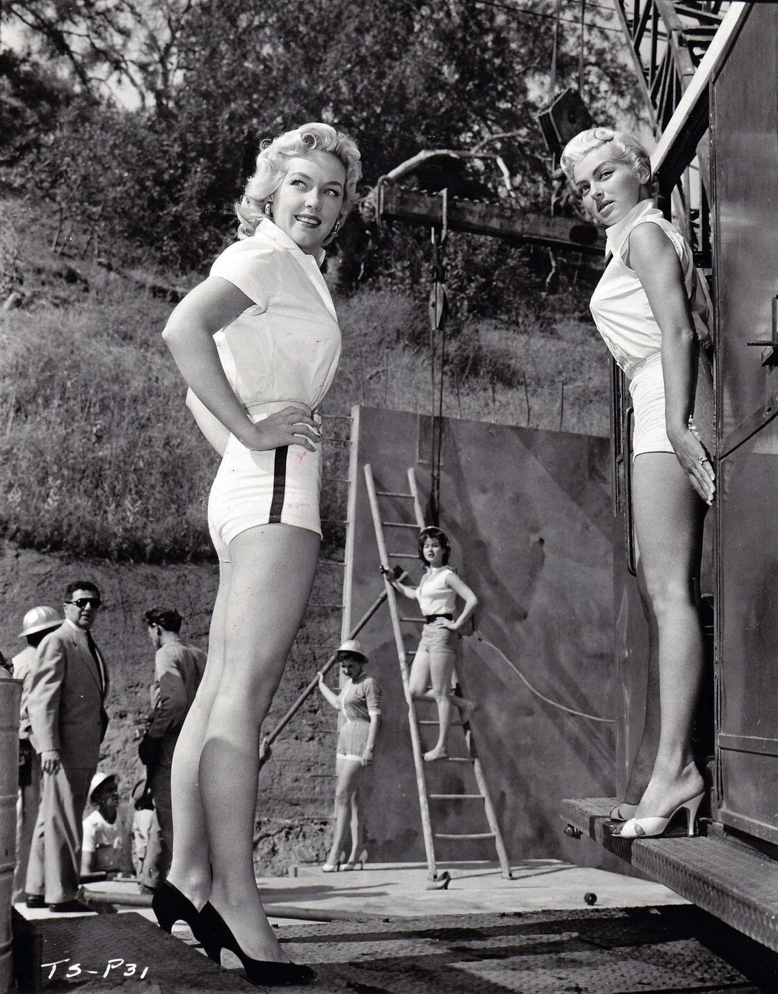 Tv & Movie Actress Leigh Snowden Pin Up Publicity Picture Magnet Print