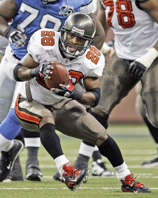 Tampa Bay Buccaneers Warrick Dunn Glossy Magnet Football Print