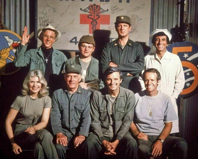 Television Tv Show Mash Glossy Magnet Alan Alda Loretta Swit Magnet