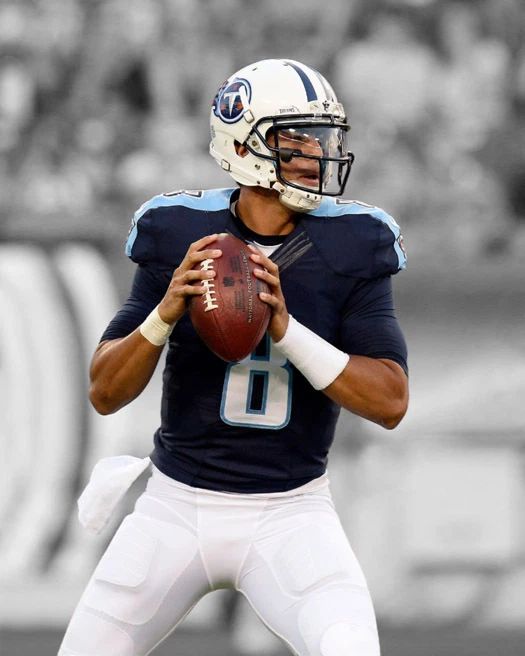 Tennessee Titans Marcus Mariota Glossy Magnet Spotlight Magnet