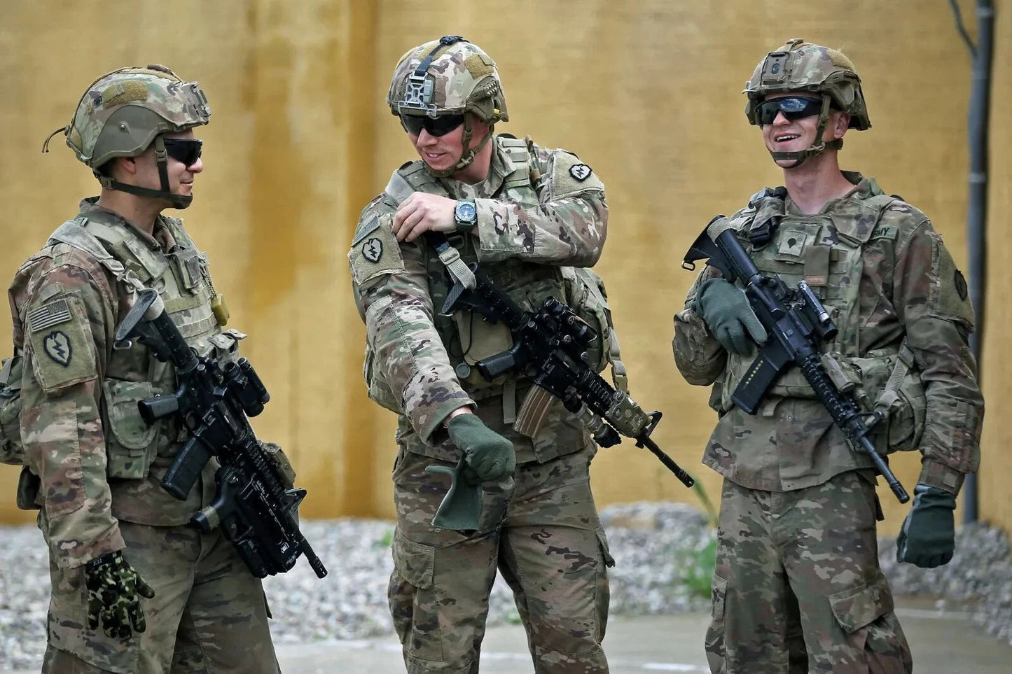 Three Us Soldiers In Iraq War Military Guns & Gear Picture Magnet Magnet