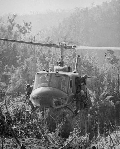 Us Army Helicopter In Vietnam War Vintage Picture Keychain Keychain Print