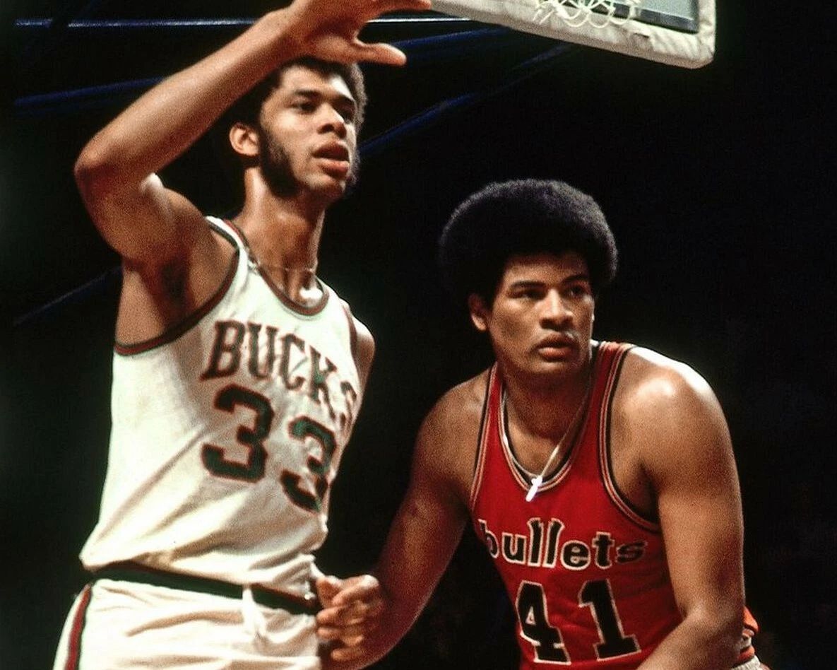 Wes Unseld & Kareem Abdul Jabbar Photo Philadelphia 76Ers Bucks Basketball