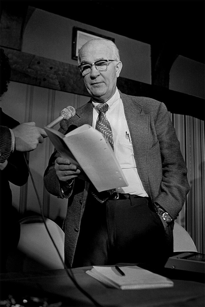 William Shockley Speaking To Newsmen With Notes In Hand Jigsaw Puzzle
