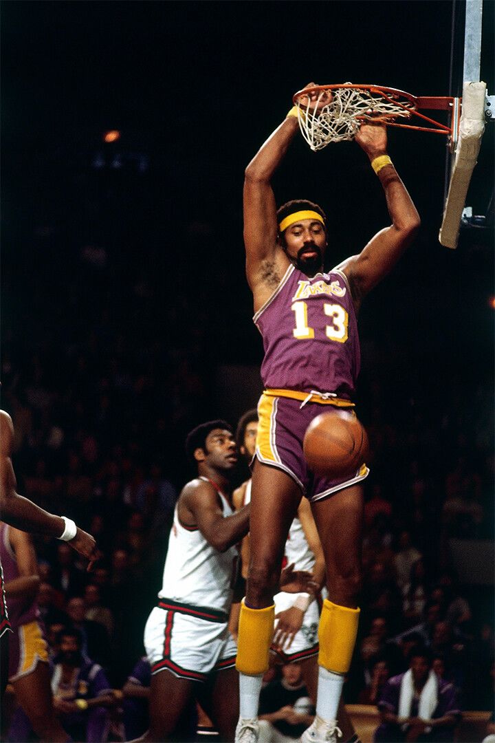 Wilt Chamberlain Playing Basketball Print Jigsaw Puzzle