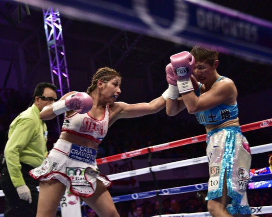 Yessica Chavez Vs Naoko Fujioka Photo Boxing Picture