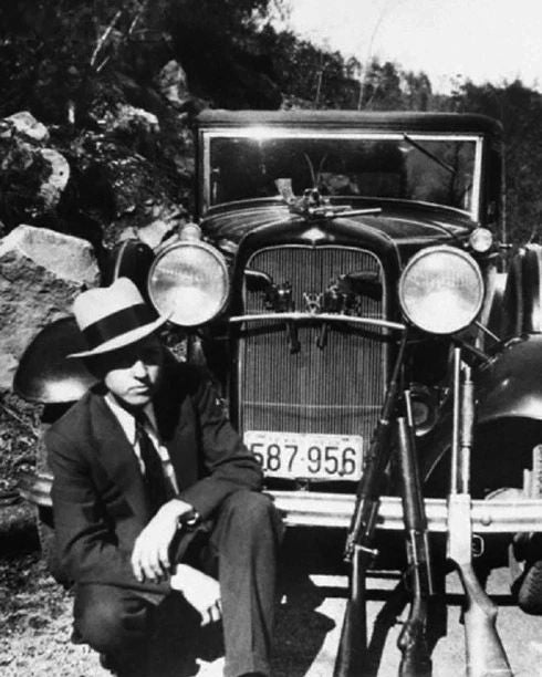 Young Clyde Barrow 'Gun Pose' Glossy Magnet Magnet Bonnie Parker