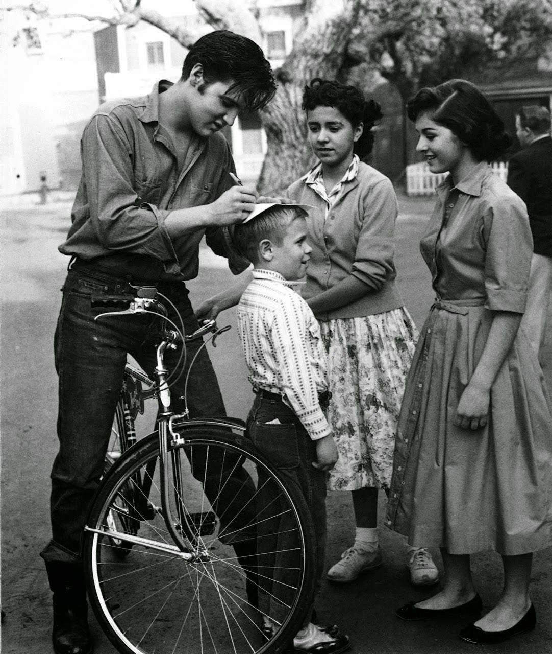 Young Elvis Presley Signing Autographs For Fans Picture Keychain