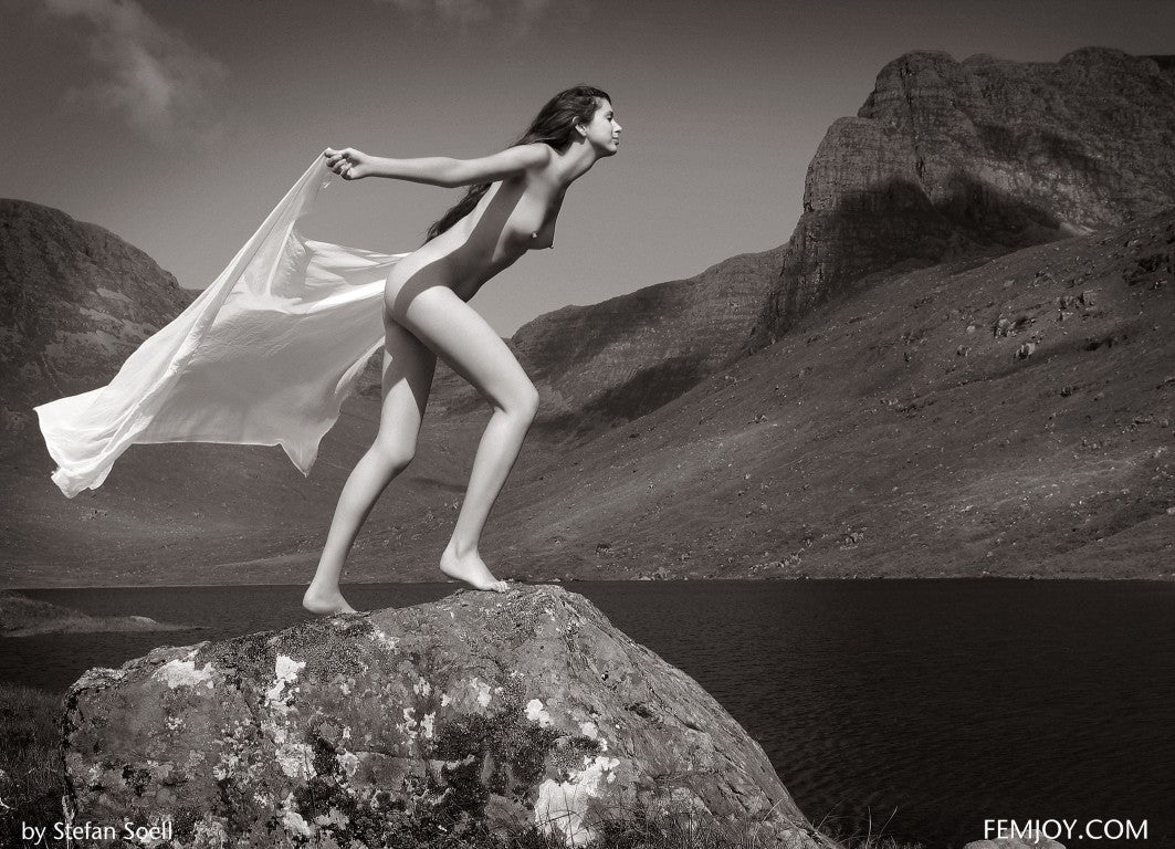 PHOTO (ART NUDES) FINE ART Professional FEMALE MODEL 8x10 Print