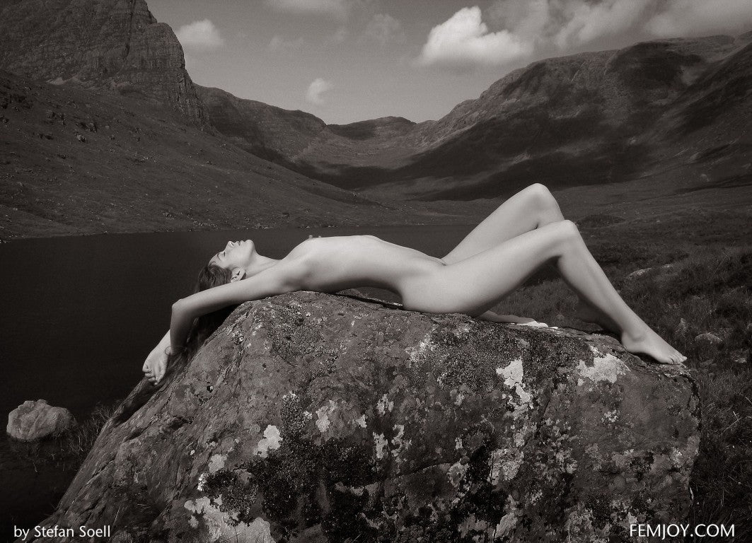 PHOTO (ART NUDES) FINE ART Professional FEMALE MODEL 8x10 Print