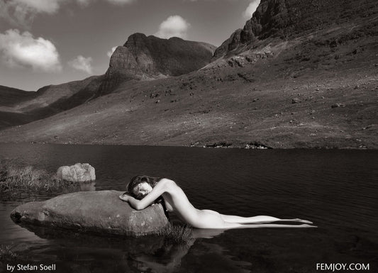 PHOTO (ART NUDES) FINE ART Professional FEMALE MODEL 8x10 Print