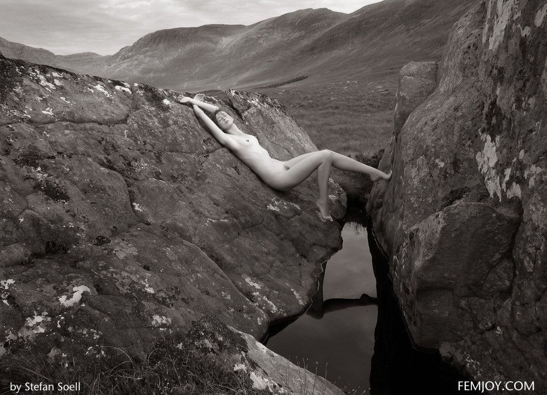 PHOTO (ART NUDES) FINE ART Professional FEMALE MODEL 8x10 Print