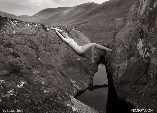 PHOTO (ART NUDES) FINE ART Professional FEMALE MODEL 8x10 Print