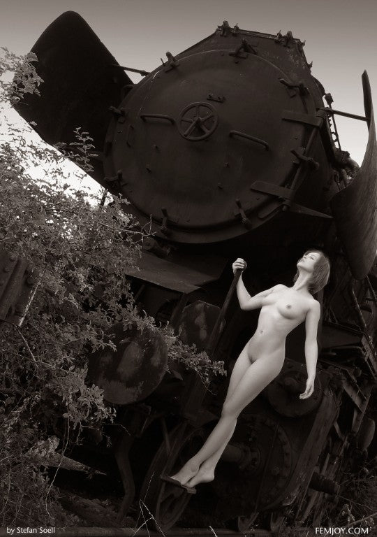 PHOTO (ART NUDES) FINE ART Professional FEMALE MODEL 8x10 Print