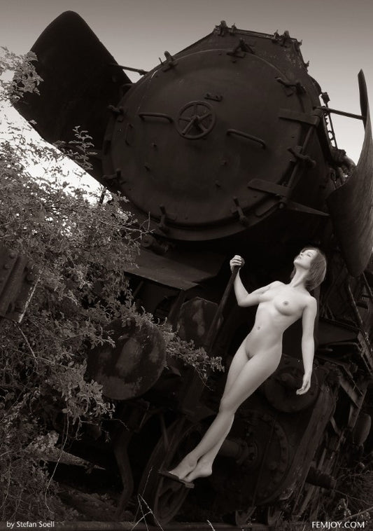 PHOTO (ART NUDES) FINE ART Professional FEMALE MODEL 8x10 Print